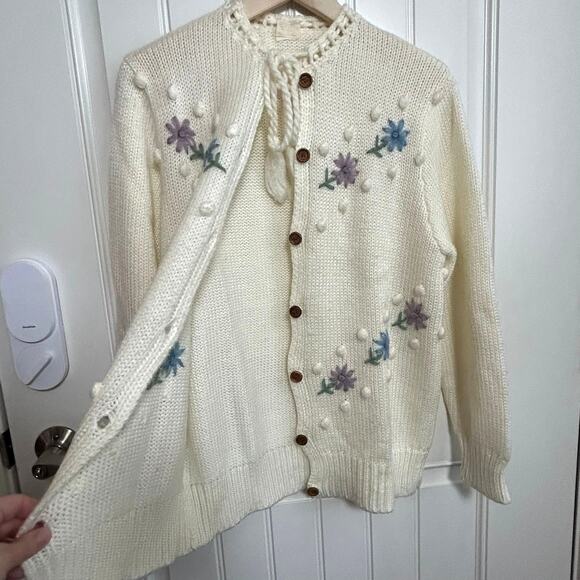 Vintage Floral Embroidered Cardigan Cream L/XL 3D Flowers Cottagecore Tie Neck - Picture 6 of 16